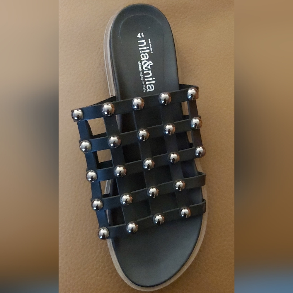 Nila & Nila black leather sandals